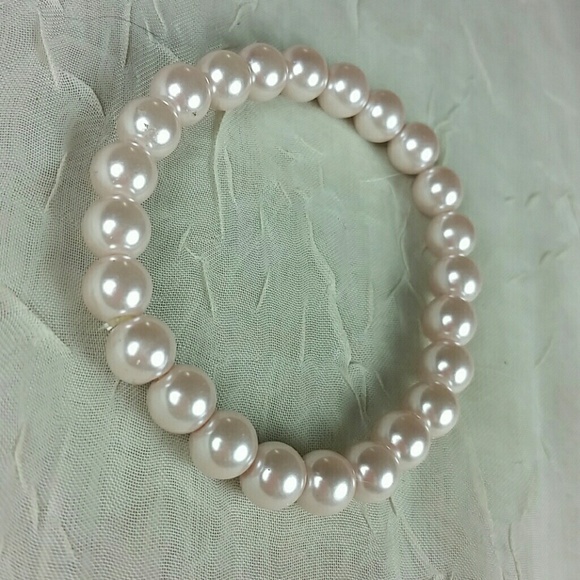 Bracelet Light pink pearly bead stretch - Picture 2 of 3